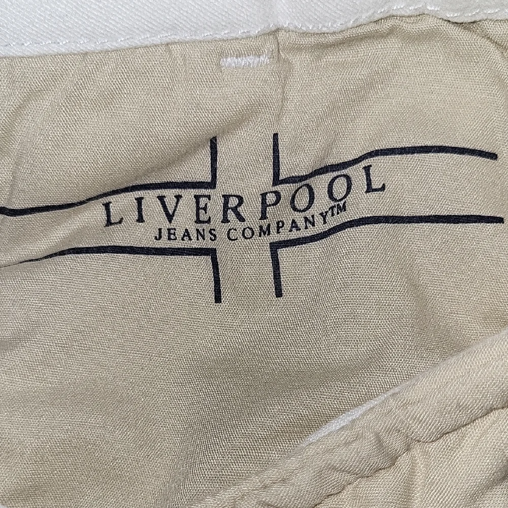 Liverpool White Summer Shorts Women's Size 8 29 Cuffed Mid Rise Classic cotton